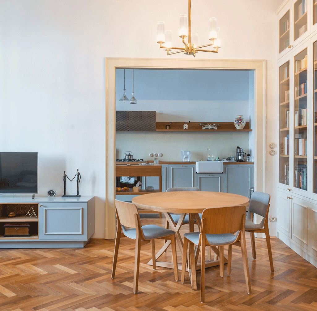 Minimal luxury golden lighting Daniela in vintage look kitchen